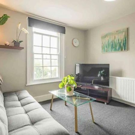 Cambridge 3 Bedroom Flat With Private Parking Exterior photo