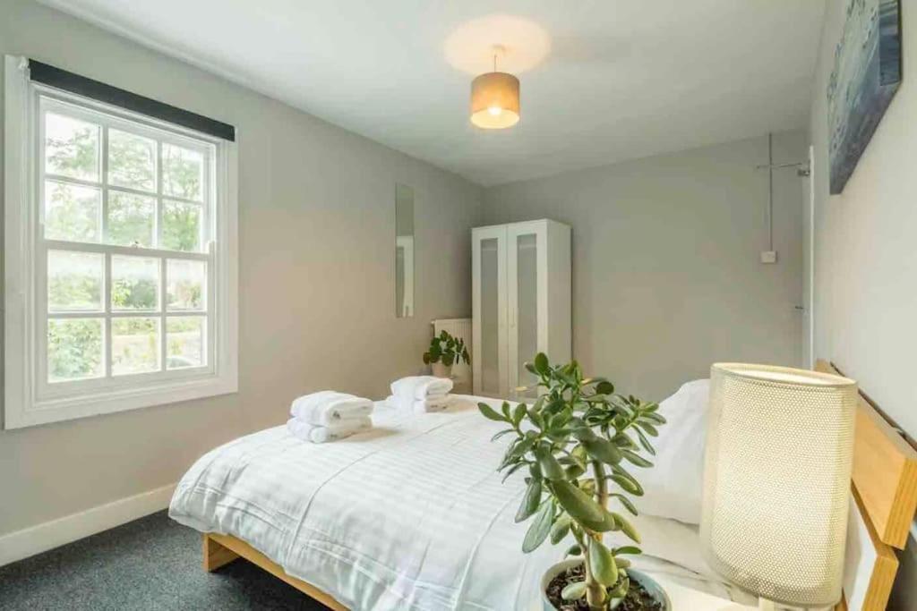 Cambridge 3 Bedroom Flat With Private Parking Exterior photo