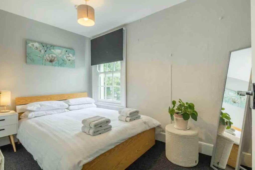 Cambridge 3 Bedroom Flat With Private Parking Exterior photo