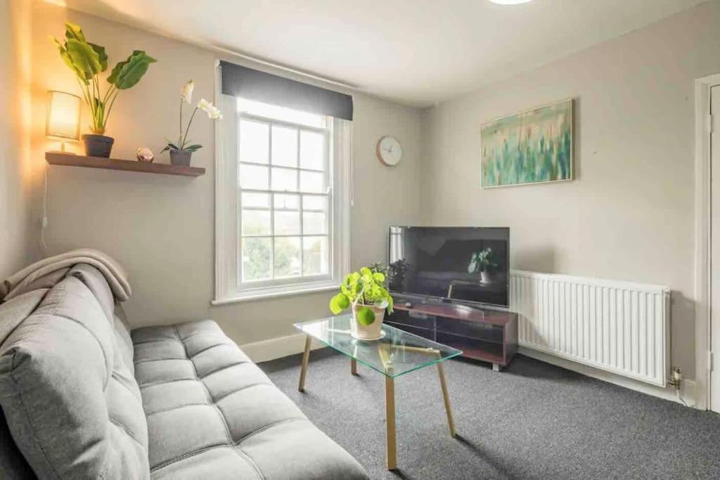 Cambridge 3 Bedroom Flat With Private Parking Exterior photo