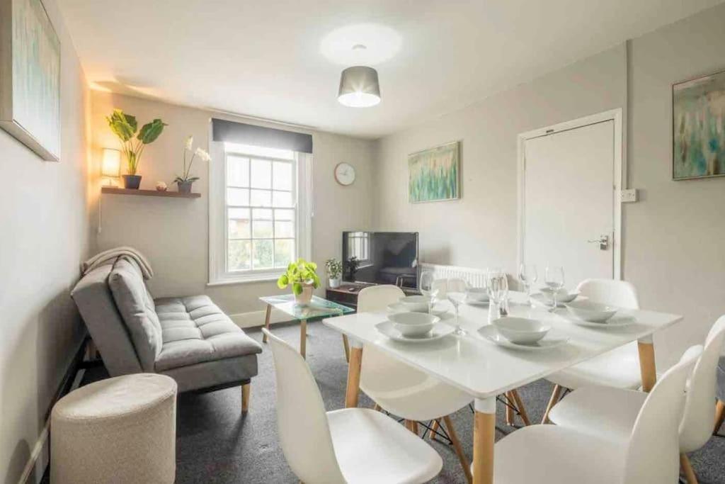Cambridge 3 Bedroom Flat With Private Parking Exterior photo