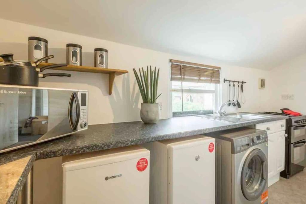 Cambridge 3 Bedroom Flat With Private Parking Exterior photo