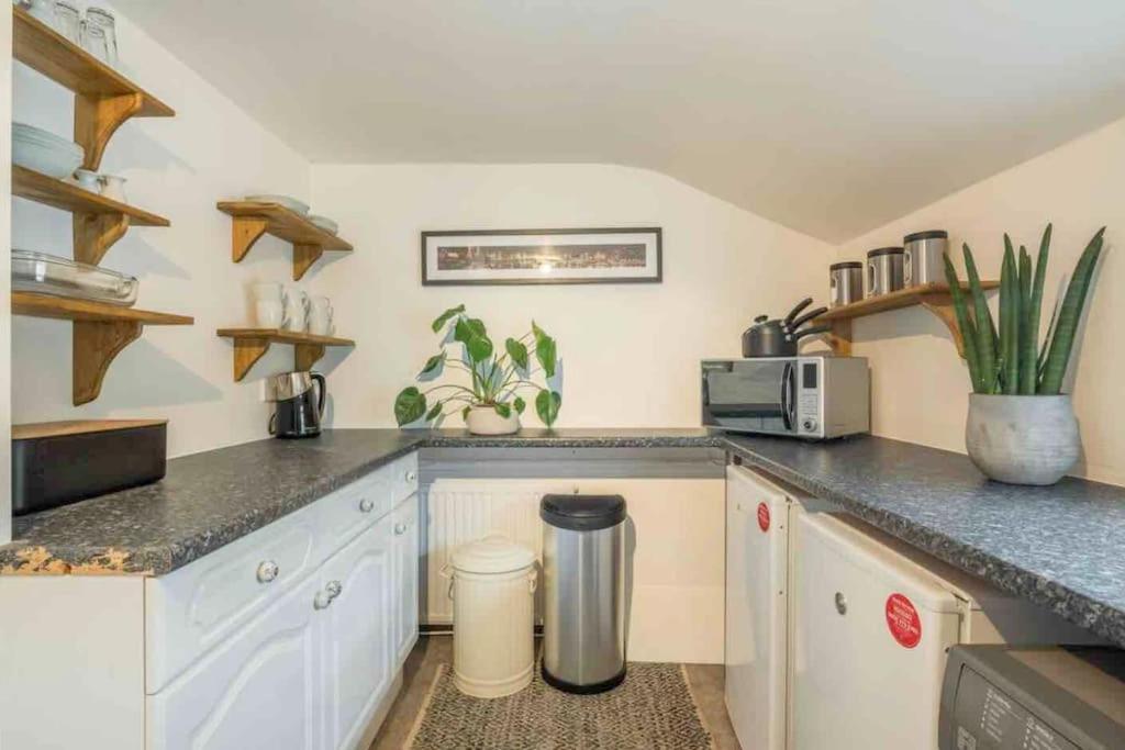 Cambridge 3 Bedroom Flat With Private Parking Exterior photo