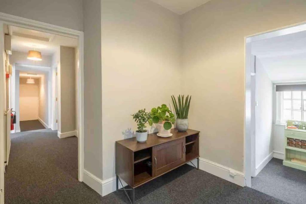 Cambridge 3 Bedroom Flat With Private Parking Exterior photo